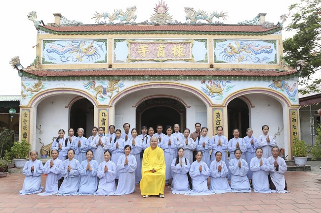 Dong Cao Pagoda offering to the rain retreat schools